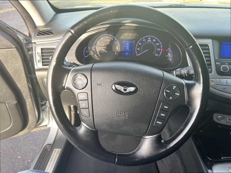 2014 Hyundai Genesis - Image 10 of 17
