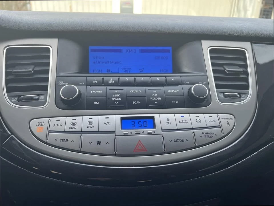 2014 Hyundai Genesis - Image 13 of 17