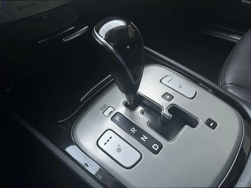 2014 Hyundai Genesis - Image 15 of 17