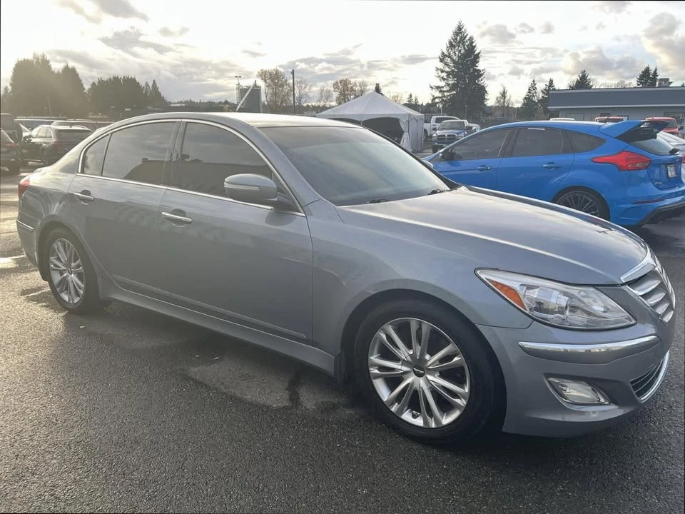 2014 Hyundai Genesis - Image 5 of 17