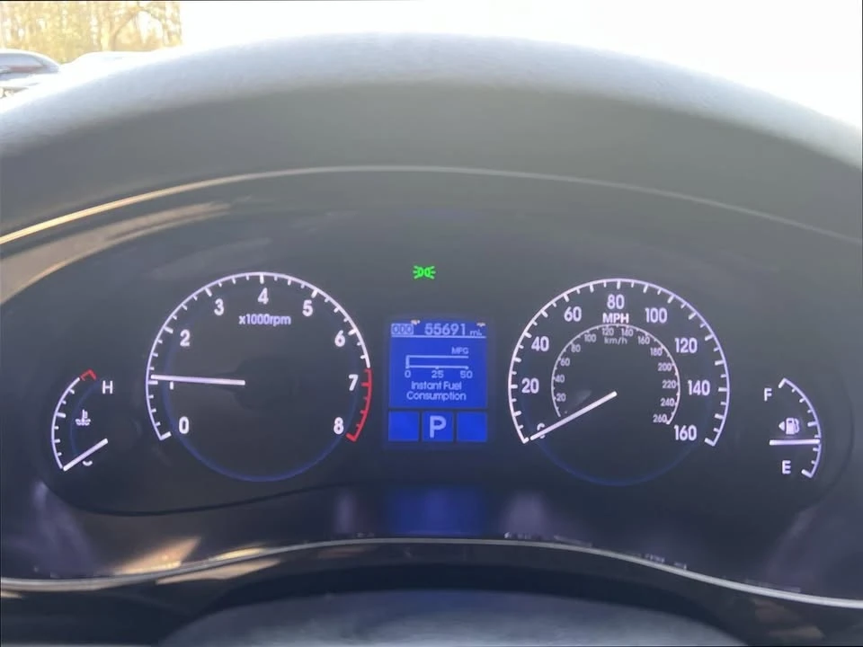 2014 Hyundai Genesis - Image 11 of 17