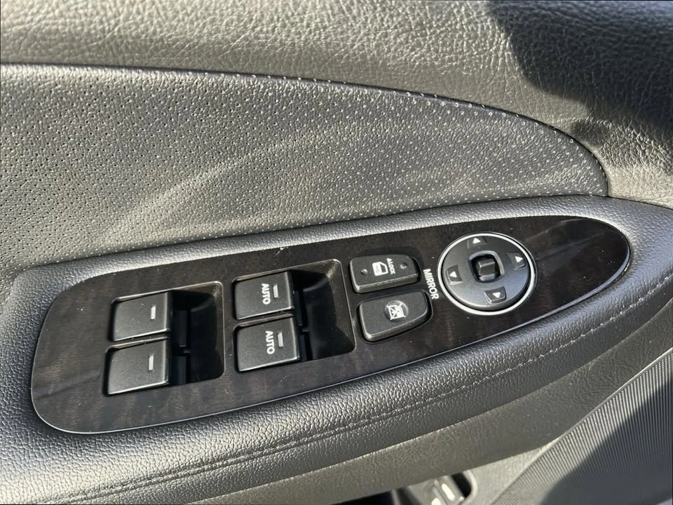 2014 Hyundai Genesis - Image 8 of 19