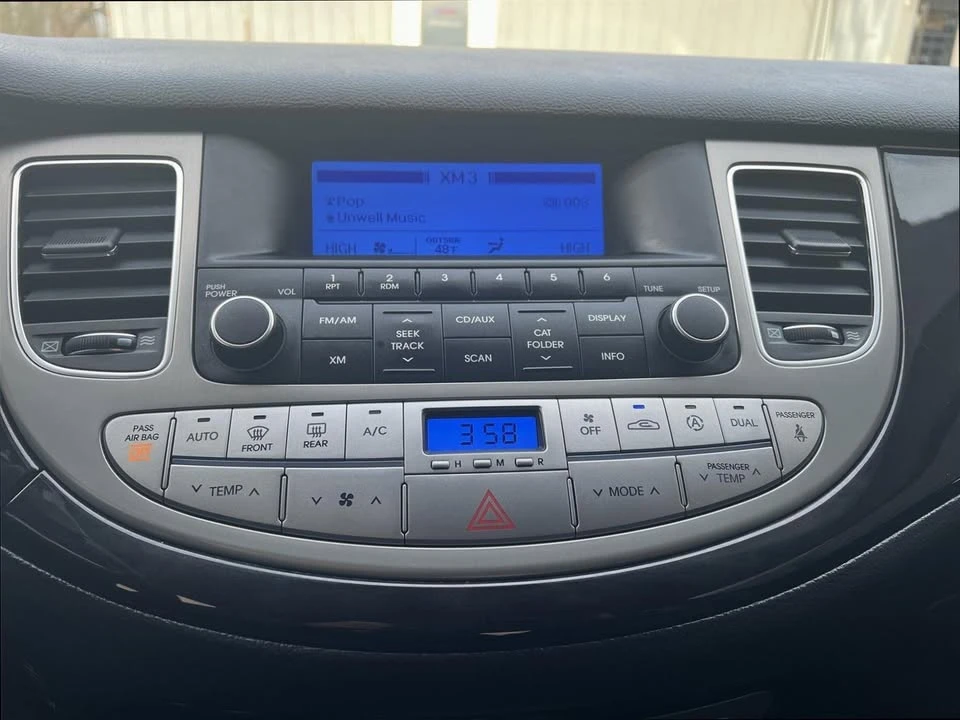 2014 Hyundai Genesis - Image 12 of 19