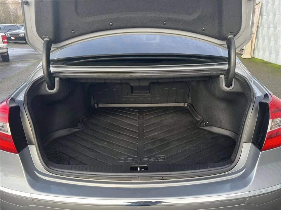 2014 Hyundai Genesis - Image 17 of 19