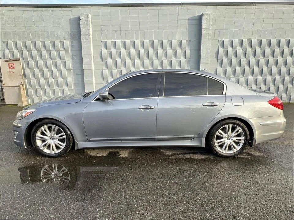 2014 Hyundai Genesis - Image 2 of 19