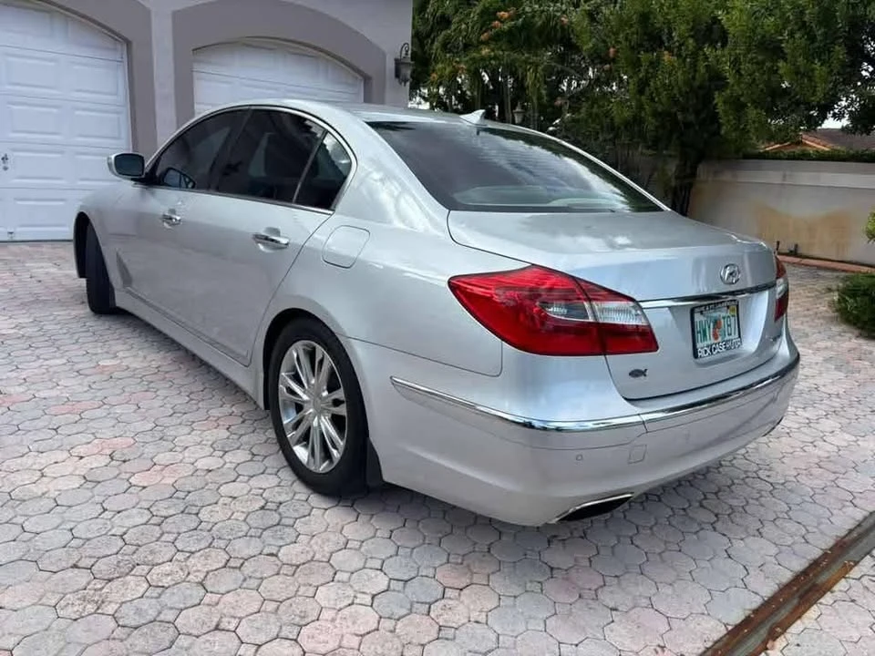 2014 Hyundai Genesis - Image 4 of 9