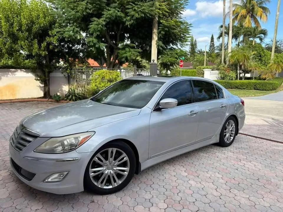 2014 Hyundai Genesis - Image 2 of 9
