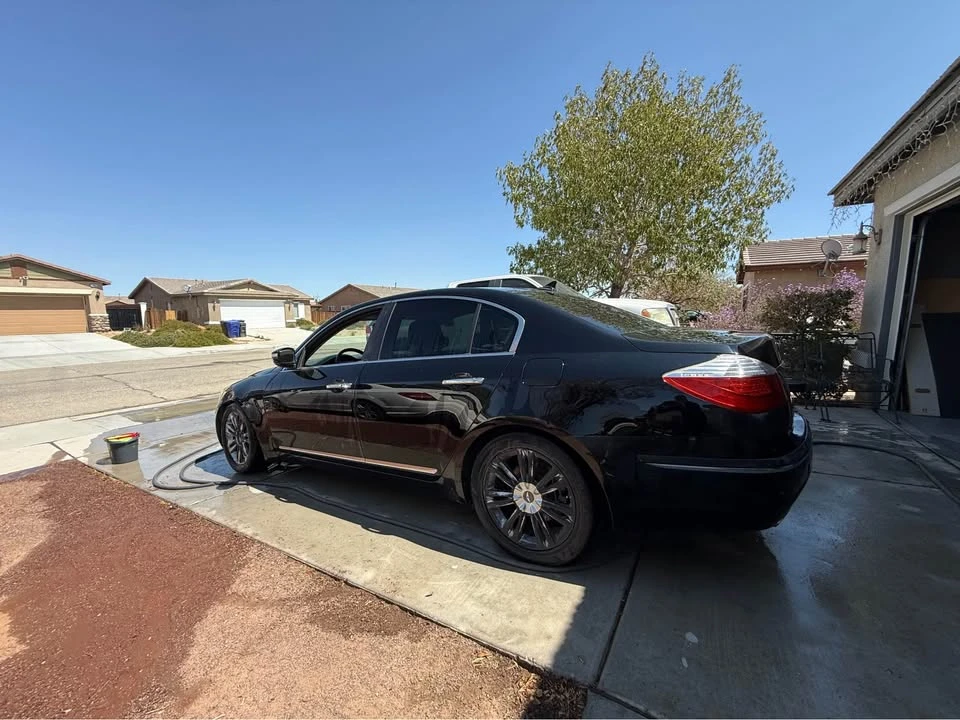 2014 Hyundai Genesis - Image 2 of 3