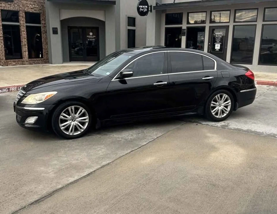2014 Hyundai Genesis - Image 2 of 16