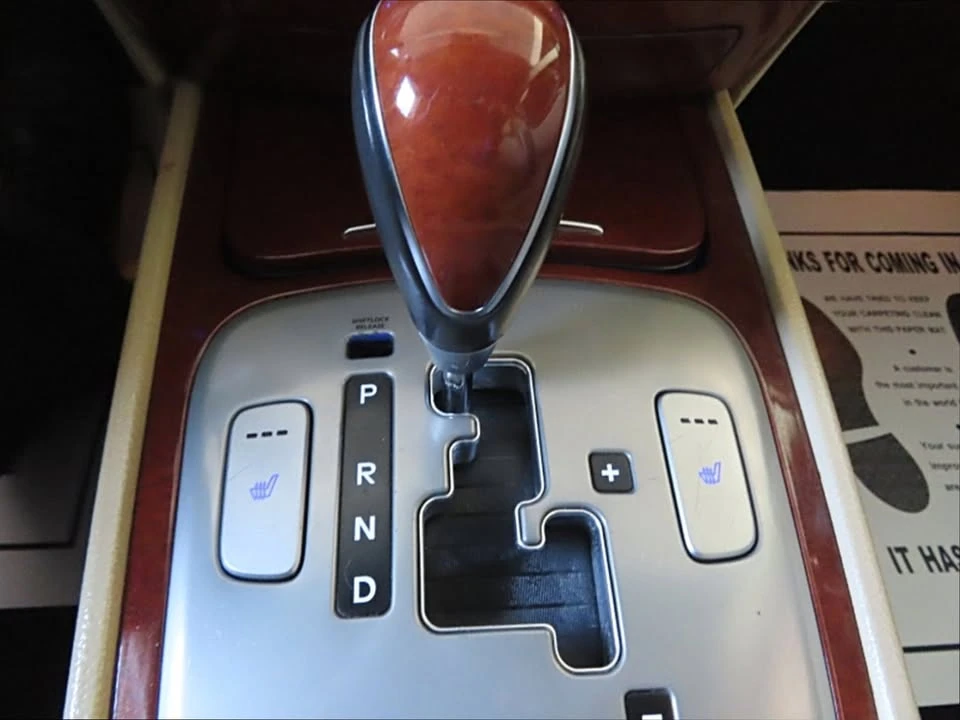 2014 Hyundai Genesis - Image 15 of 18