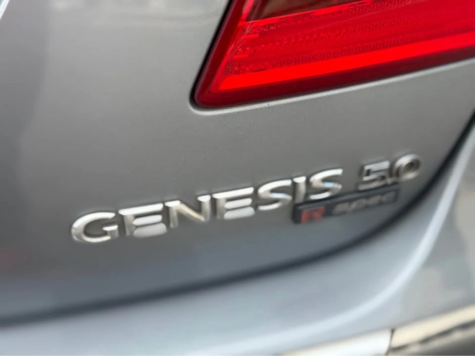 2014 Hyundai Genesis - Image 11 of 19