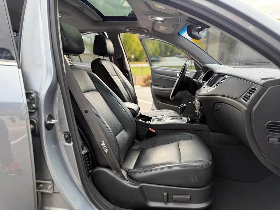 2014 Hyundai Genesis - Image 17 of 19
