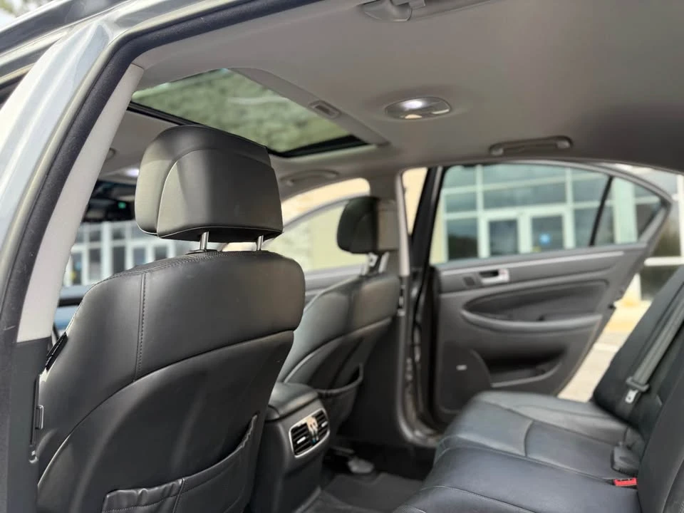 2014 Hyundai Genesis - Image 14 of 19