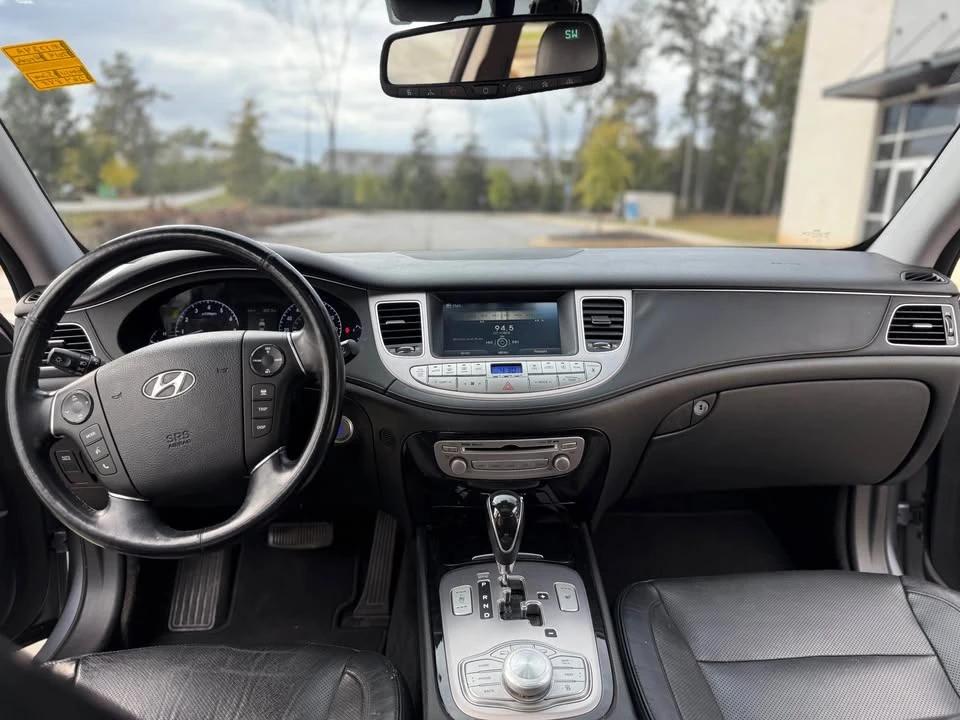 2014 Hyundai Genesis - Image 15 of 19