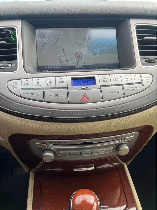 2014 Hyundai Genesis - Image 11 of 12