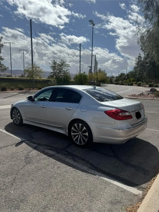2014 Hyundai Genesis - Image 5 of 11