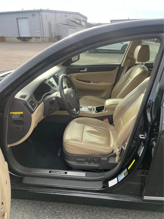 2014 Hyundai Genesis - Image 2 of 12