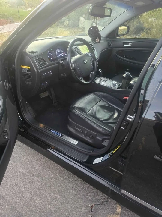 2014 Hyundai Genesis - Image 14 of 20