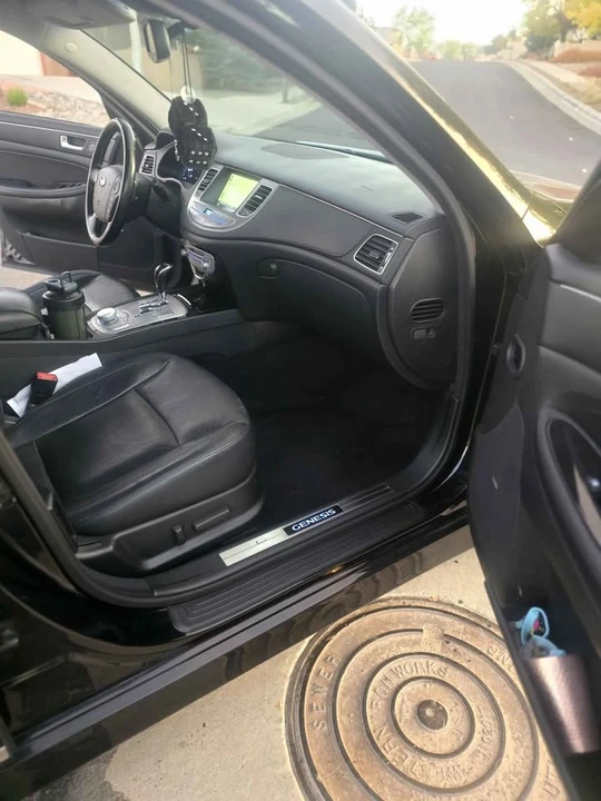 2014 Hyundai Genesis - Image 16 of 20