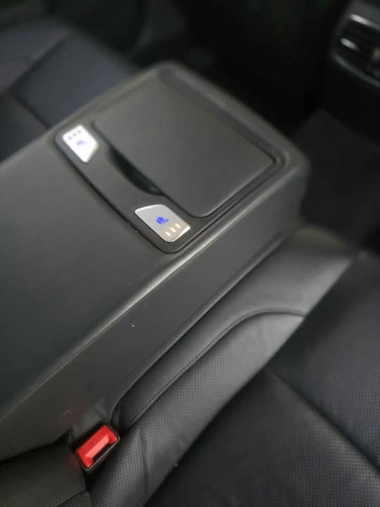 2014 Hyundai Genesis - Image 17 of 20