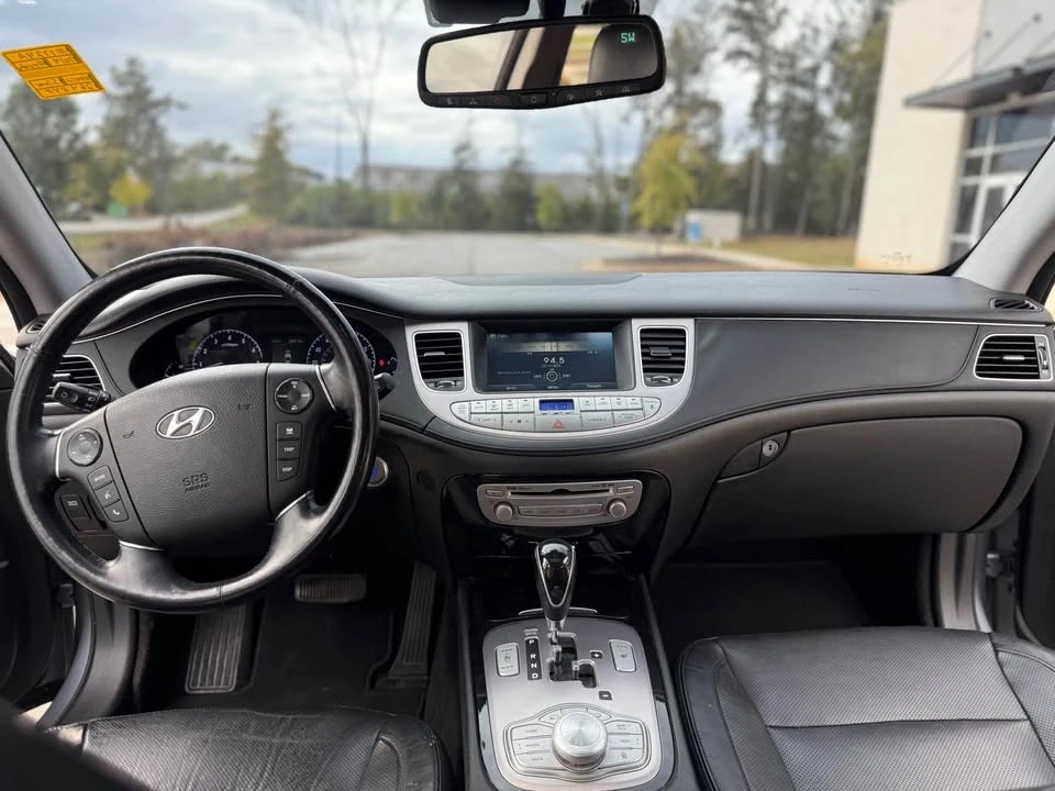 2014 Hyundai Genesis - Image 16 of 20