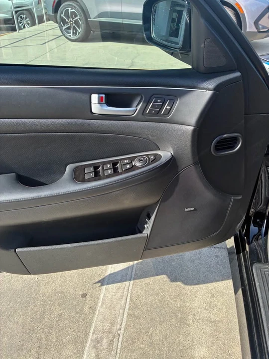 2014 Hyundai Genesis - Image 6 of 9