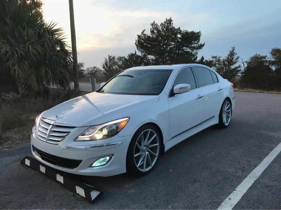 2014 Hyundai Genesis - Image 10 of 10