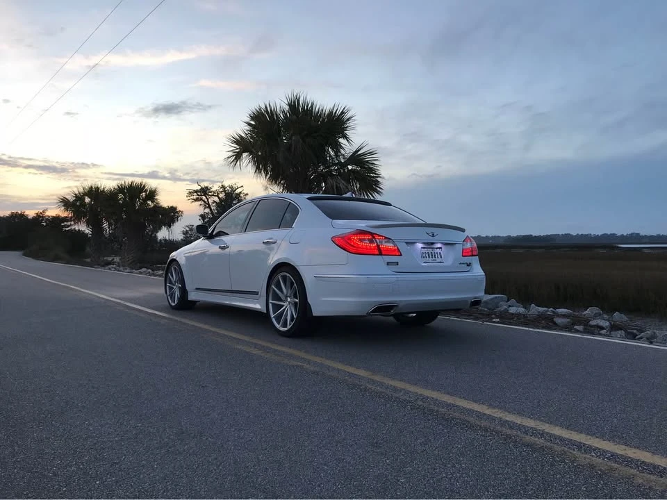 2014 Hyundai Genesis - Image 8 of 10