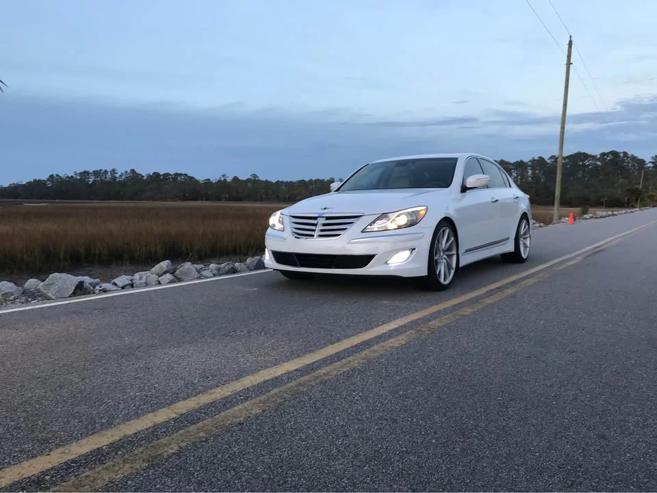 2014 Hyundai Genesis - Image 2 of 10