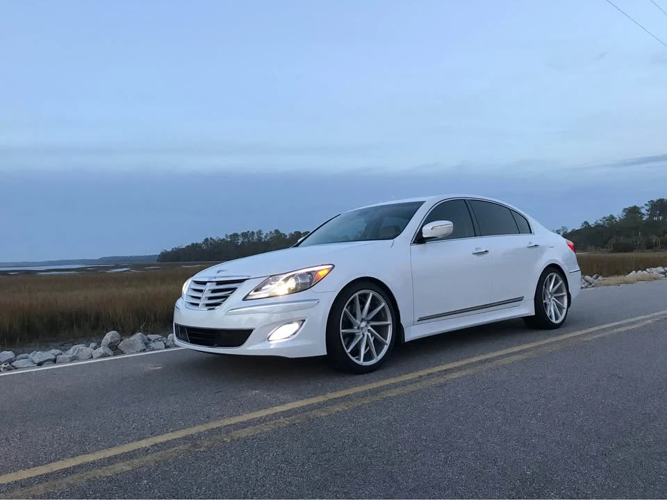 2014 Hyundai Genesis - Image 7 of 10