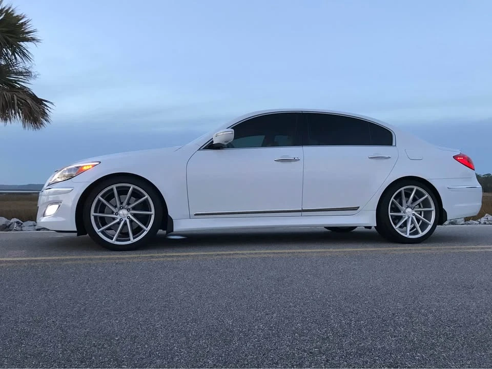 2014 Hyundai Genesis - Image 9 of 10