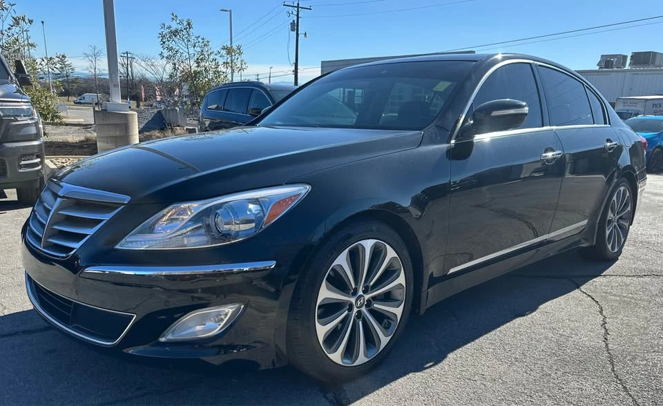 2014 Hyundai Genesis - Image 2 of 20
