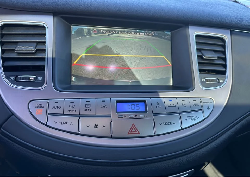 2014 Hyundai Genesis - Image 16 of 20