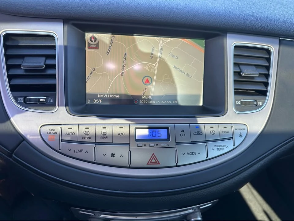 2014 Hyundai Genesis - Image 15 of 20