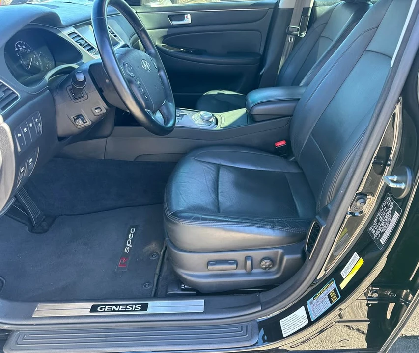 2014 Hyundai Genesis - Image 13 of 20