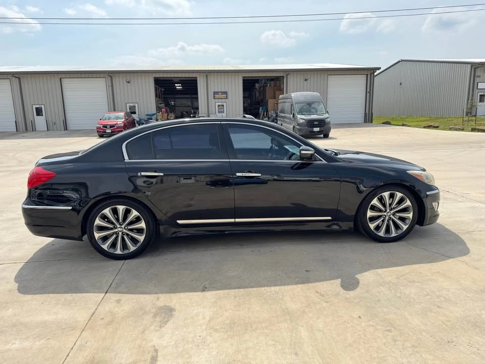 2014 Hyundai Genesis - Image 8 of 18