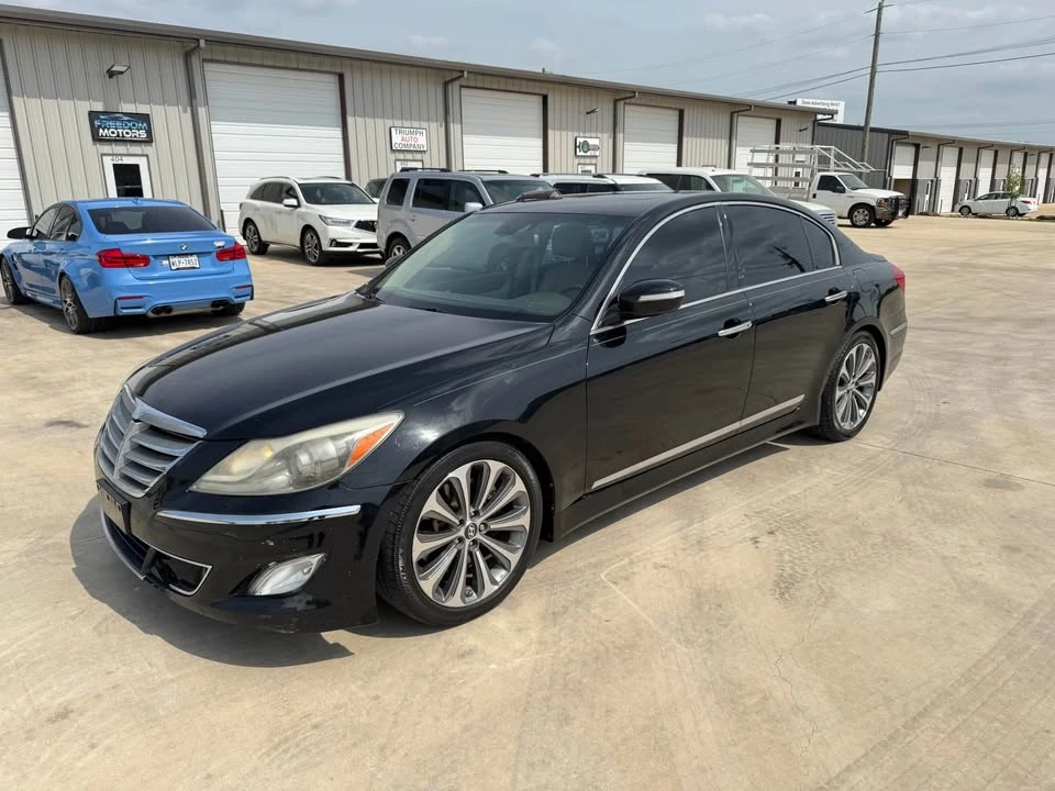 2014 Hyundai Genesis - Image 3 of 18