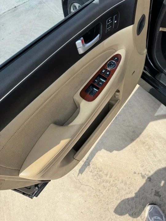 2014 Hyundai Genesis - Image 17 of 18