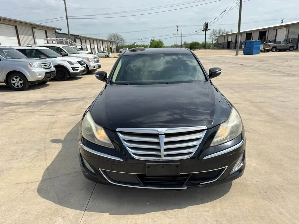 2014 Hyundai Genesis - Image 2 of 18