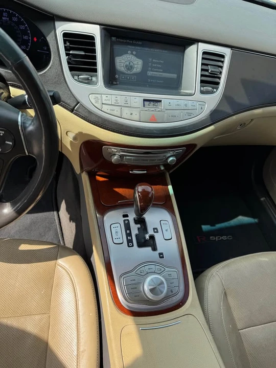 2014 Hyundai Genesis - Image 16 of 18