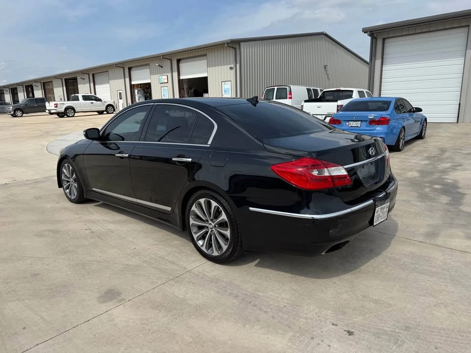 2014 Hyundai Genesis - Image 5 of 17