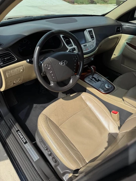 2014 Hyundai Genesis - Image 11 of 17