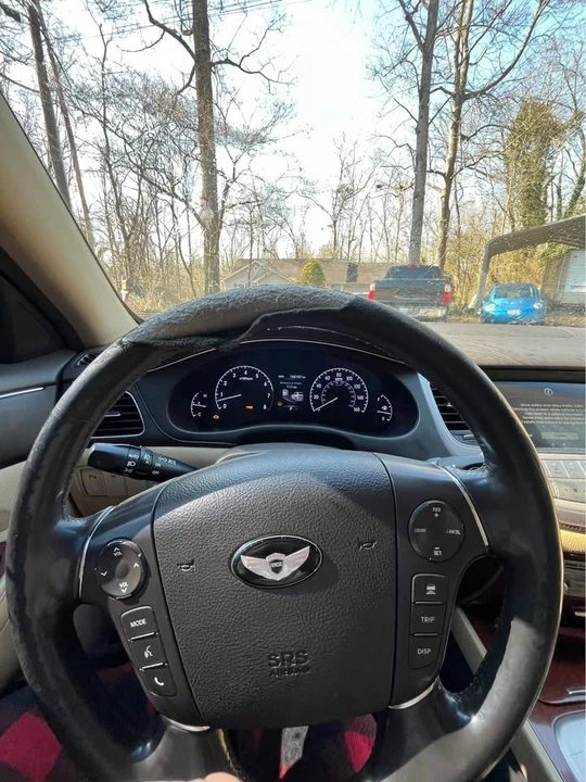 2014 Hyundai Genesis - Image 2 of 5
