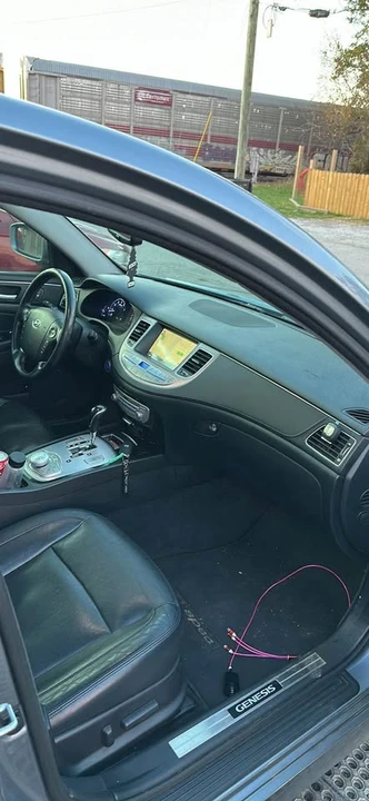 2014 Hyundai Genesis - Image 4 of 8