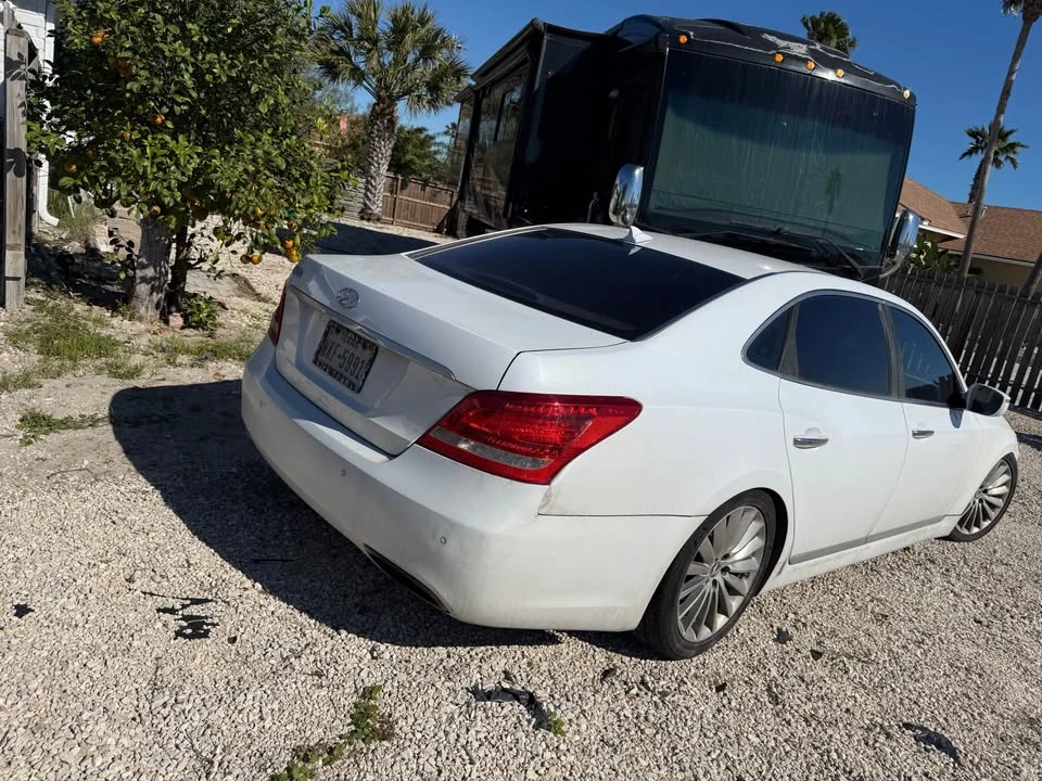 2014 Hyundai Genesis - Image 2 of 2