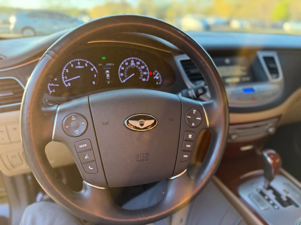 2014 Hyundai Genesis - Image 13 of 19