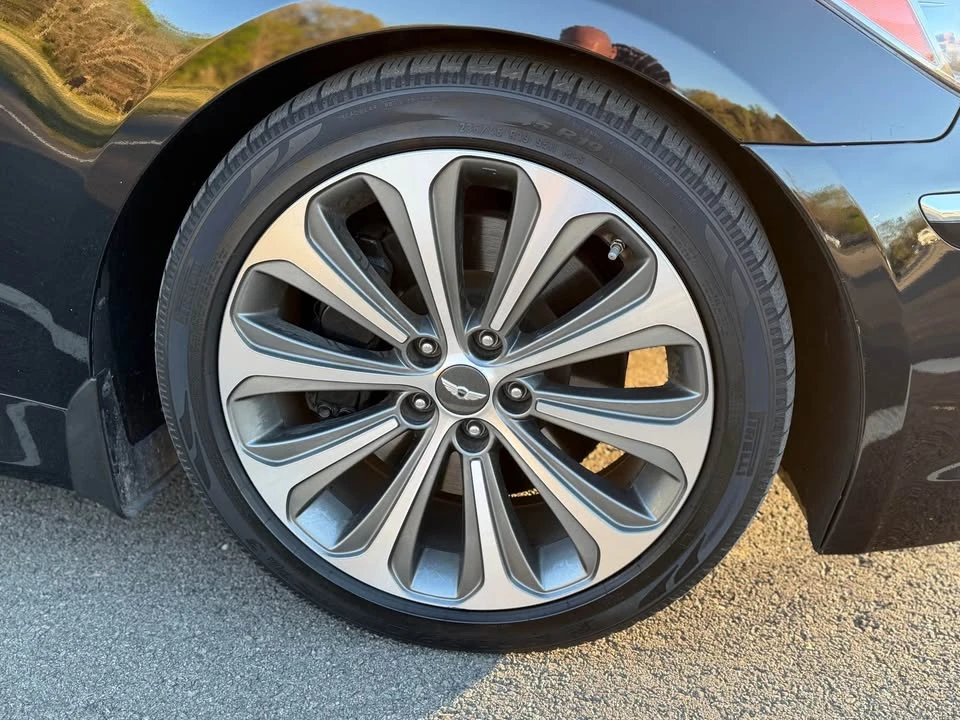 2014 Hyundai Genesis - Image 17 of 19