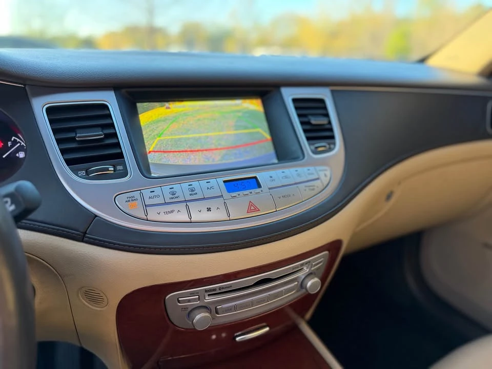2014 Hyundai Genesis - Image 14 of 19