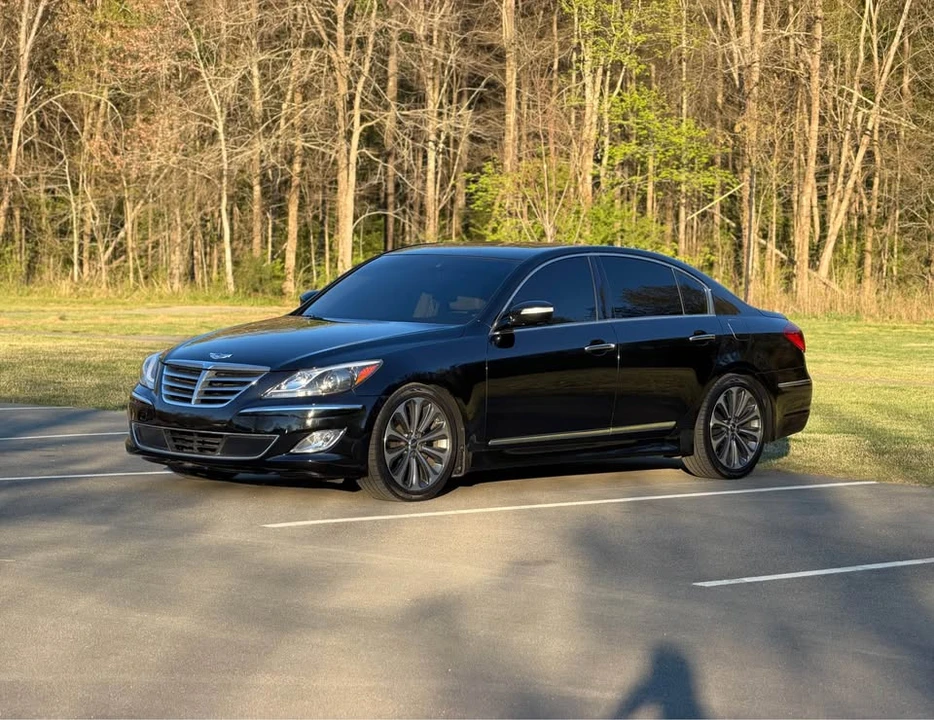 2014 Hyundai Genesis - Image 2 of 19