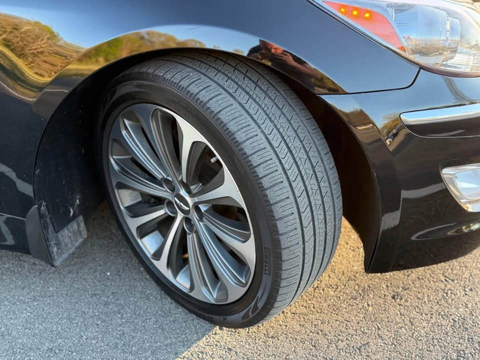 2014 Hyundai Genesis - Image 16 of 19